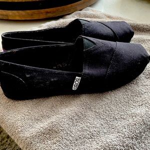Bobs from Sketchers black slip ons (women’s 6.5 W)